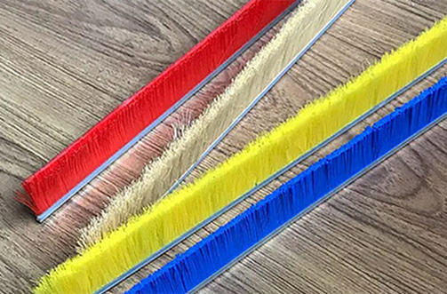 Quelles sont les différences entre les brosses à bandes en nylon et en polypropylène ?